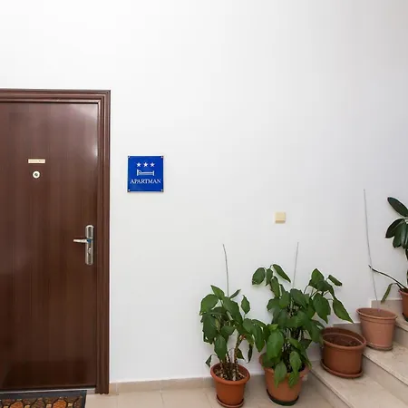 Nikol Apartman