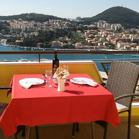 Nikol Apartman *