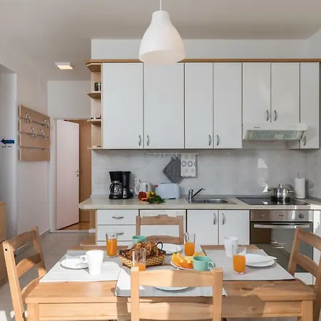 Nikol Apartman *